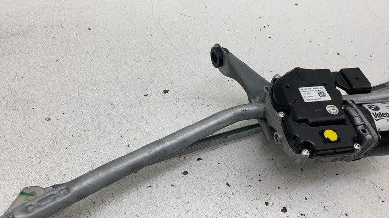 2018 2019 BMW 530e G30 Front Windshield Wiper Transmission Linkage w/ 