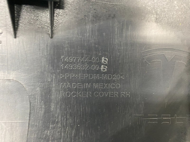 149774400B ⭕20-23 Model Y MY Right Skirt Lower Rocker Panel Molding Trim Cover 1497744-00-B