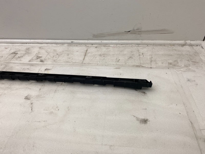 104669100B ⭕ 2016-2023 Tesla Model X Right Rocker Carrier Panel Trim Bracket 1046691-00-B