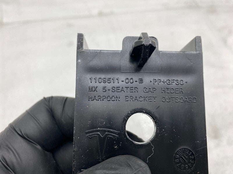 1109511 00 B ⭕ 2016-2020 Tesla Model X MX 5-Seater Gap Hider Harpoon Bracket OEM 1109511-00-B