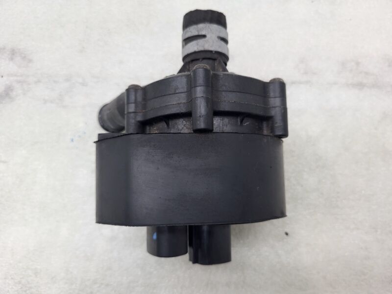 103732700B 2016-2020 Tesla Model S X Cooling System Auxiliary Water Coolant Pump FWD Assy