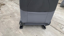 Front Seat VOLKSWAGEN ID4 25