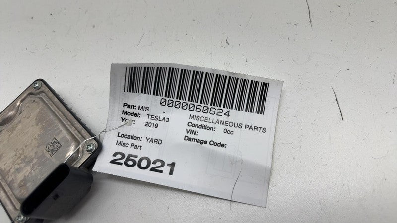 ⭕2017-2023 Tesla Model 3 Seven Pin Perpendicular Radar Sensor 7-Pin 11