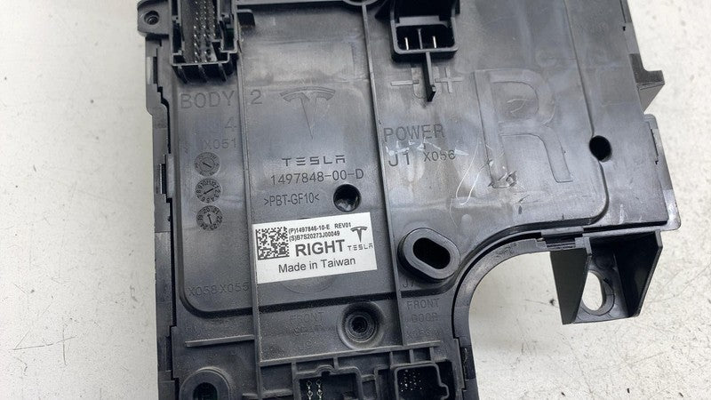 ⭕ 20-24 Tesla Model Y Right Low Voltage Electronic Control Module 1497