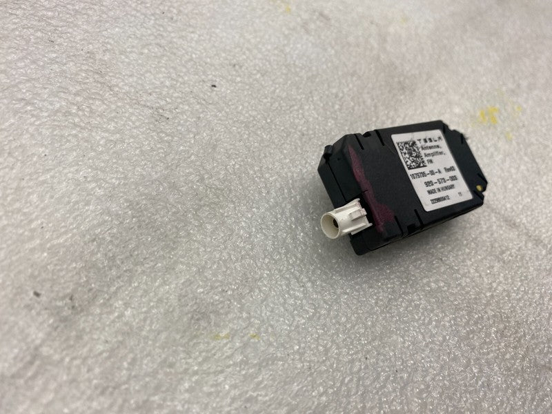 107973500A ⭕2017-2023 Tesla Model 3 Y Rear Antenna Amplifier AMP Radio FM Left 1079735-00-A