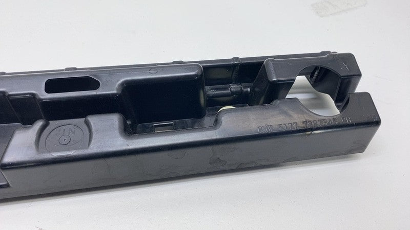 ⭕ 18-22 BMW 530e Right Center Skirt Rocker Molding Panel Support Mount