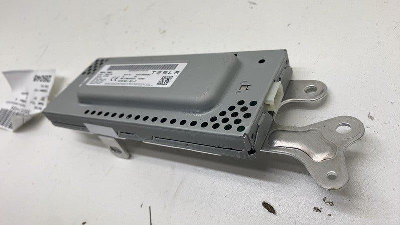 1079749 00 D ⭕ 2017-2023 Tesla Model 3 Harman Becker Radio FM/HD Receiver Module 1079749-00-D