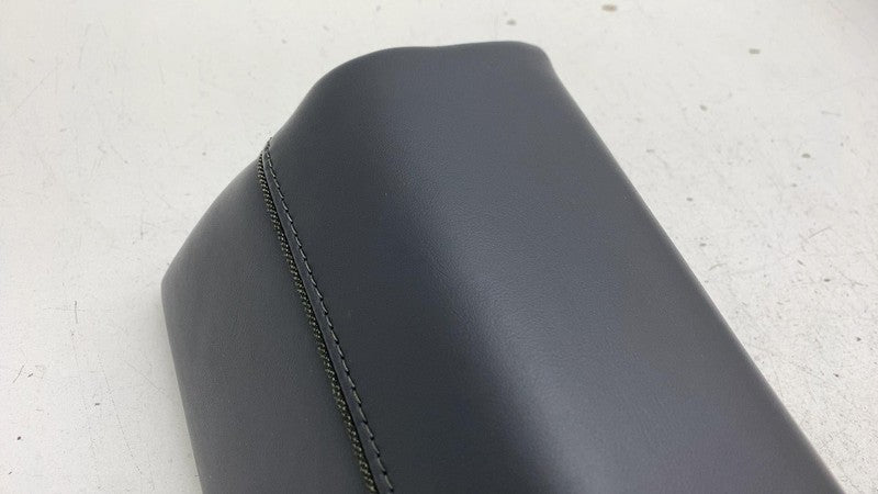 ⭕ 2025 Rivian R1S Rear 2nd Row Seat Center Headrest Head Rest Black OE