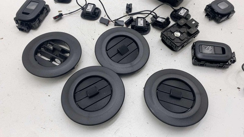 5SB00TRMAF ⭕17-25 Chrysler Pacifica SET of Roof Dome Light + Noise Reduction Mic 5SB00TRMAF