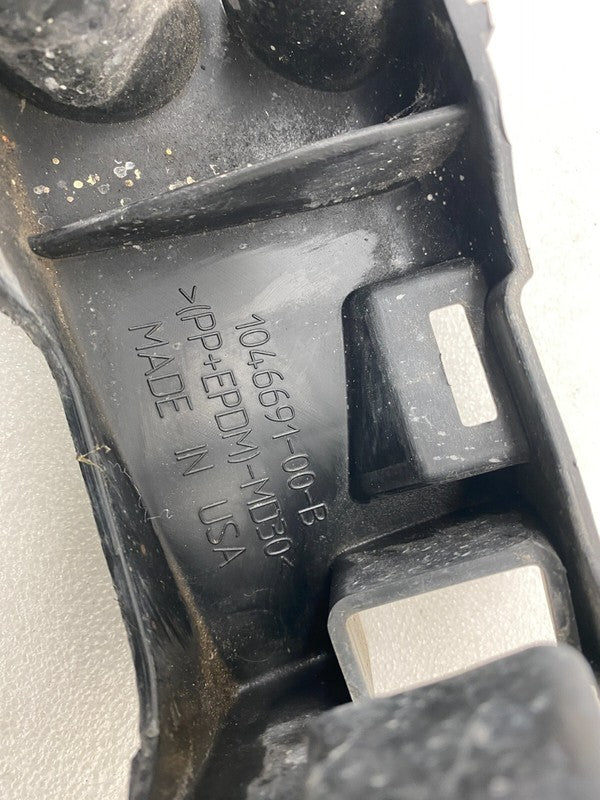 1046691 00 B ⭕2016-2023 Tesla Model X Right Side Skirt Rocker Panel Trim Bracket 1046691-00-B