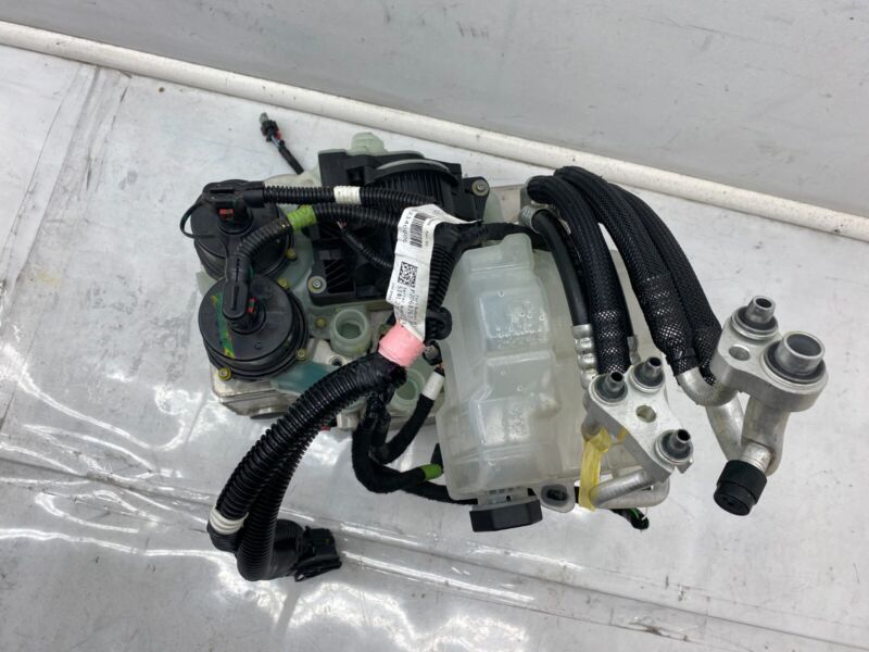 1506803 00 F 20-24 Model Y Supermanifold Refrigerant Chiller & Coolant Reservoir 1506803-00-F