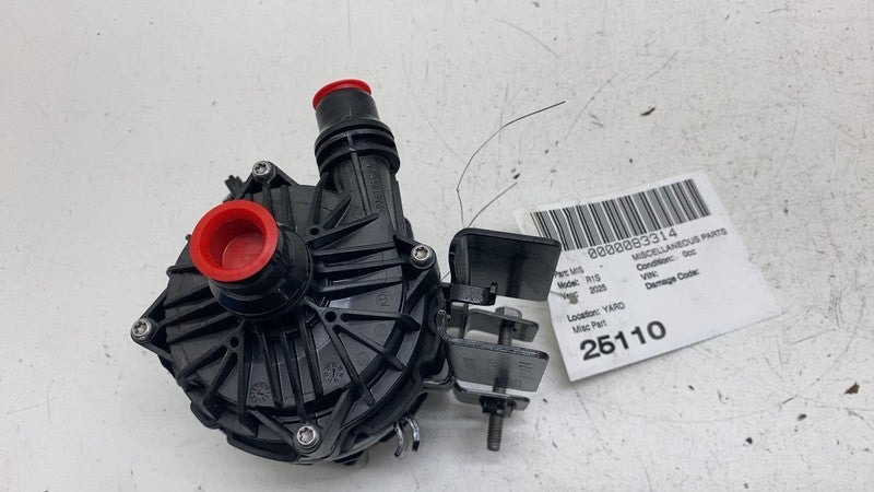 PT00876686A ⭕ 2025 Rivian R1S Engine Coolant Auxiliary Water Pump w/ Bracket PT00876686-A