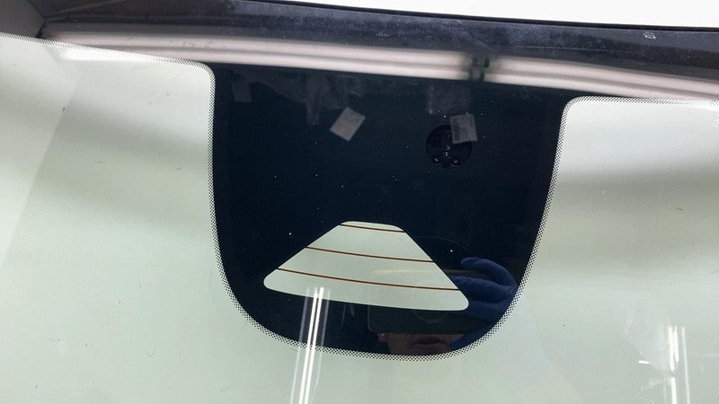 E4 43R-011384 ⭕ 2021 2022 2023 Polestar 2 Front Windshield Wind Screen Glass Assembly