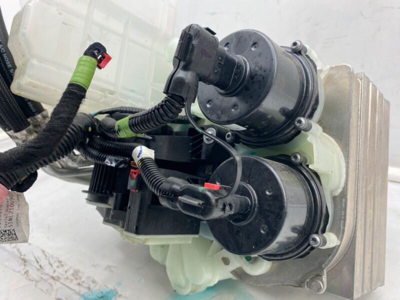 1523000 96 E 20-23 Model Y Supermanifold Refrigerant Chiller + Coolant Reservoir 1547595-96-F