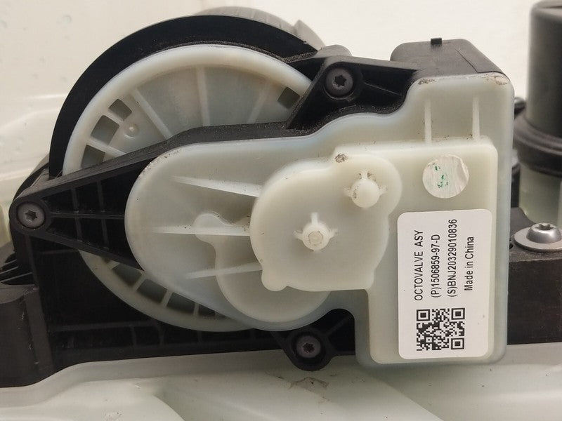 1506859 97 D 20-23 Model Y Supermanifold Refrigerant Chiller + Coolant Reservoir 1549902-00-C