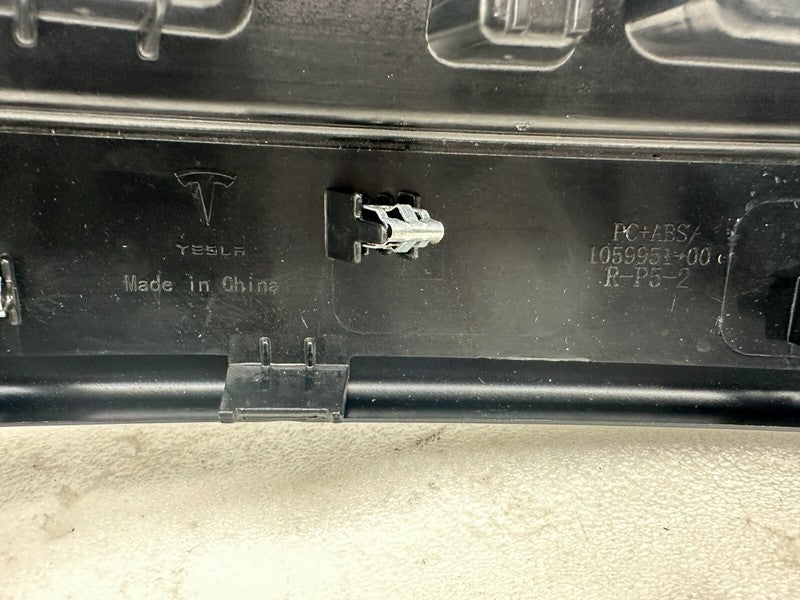 1058413-00 ⭕ 16-20 Tesla Model X Rear Right Falcon Door Fairing Sill Jam Bracket RH 1059552