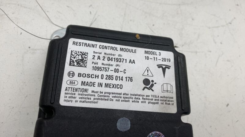109575700C 17-23 Model 3 Safety Restraint Computer Control Module (Crash Data) 1095757-00-C