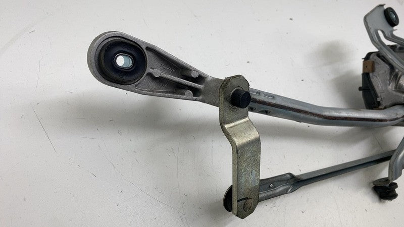 31696283 ⭕ 21-23 Polestar 2 Front Windshield Wiper Transmission Linkage w/ Motor 31696283