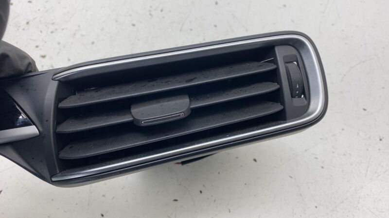 6700492820 ⭕ 2017-2020 Levante Front Right Bezel Molding w/ A/C Air Vent Grille 6700492820