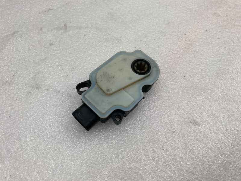 2012-2015 Tesla Model S Front Bumper Grille Vent Shutter Control Motor Actuator