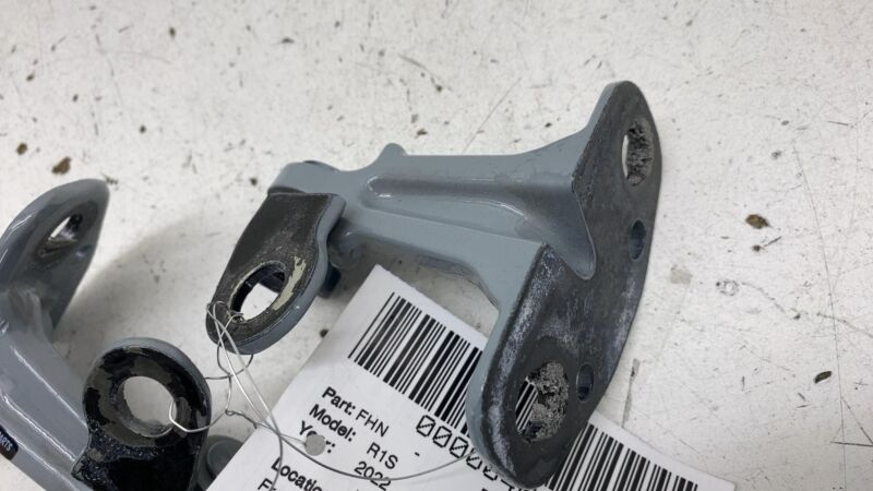 2022 2023 2024 Rivian R1S Front Passenger Side Upper & Lower Door Hinge Right RH