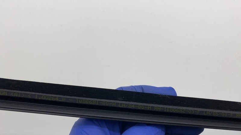 108068100H ⭕ 2021-2025 Tesla Model 3 Front Left Door Window Outer Belt Molding 1080681-00-H