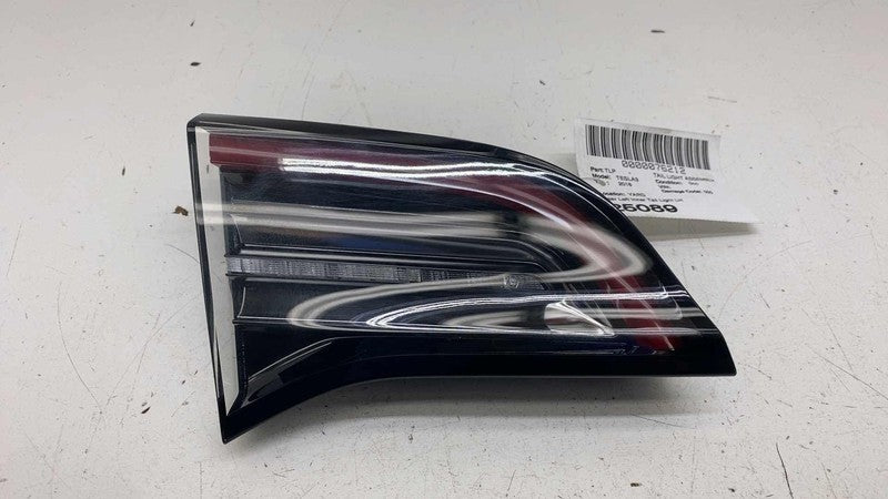 1077401-00-E ⭕ 2017-2023 Model 3 Rear Left Inner Taillight LED Tail Lamp 3-Pin 1077401-00-E