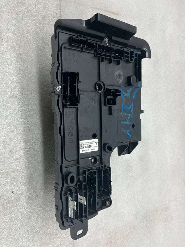 ⭕ 20-24 Model Y Front Right Body Controller ECU (5-Seat Type) Gen 3 16
