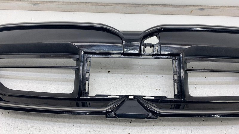 ⭕2024 2025 BMW 5-Series I5 M5 M60 Front Bumper Center Upper Grille 511