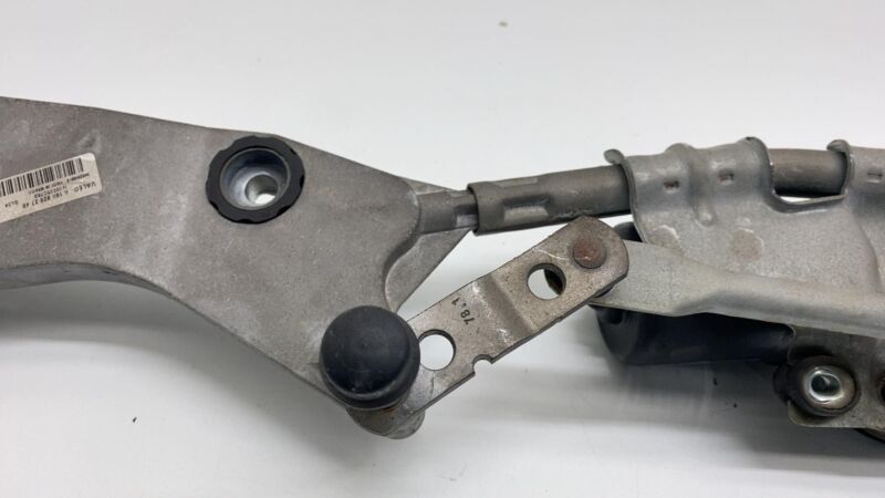 A1668202740 12-19 Mercedes-Benz GLE350 Front Windshield Wiper Transmission Linkage & Motor
