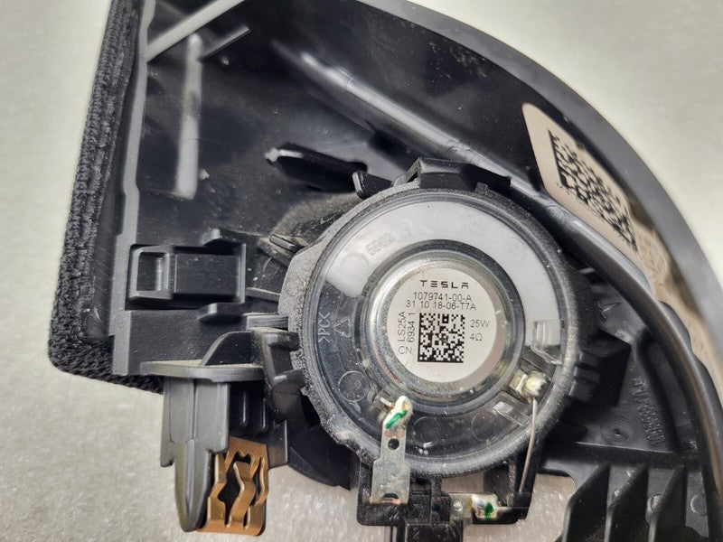 1095686 00 F ⭕ 17-23 Model 3 Front Passenger Audio Tweeter & Speaker Cover Right 1095686-00-F