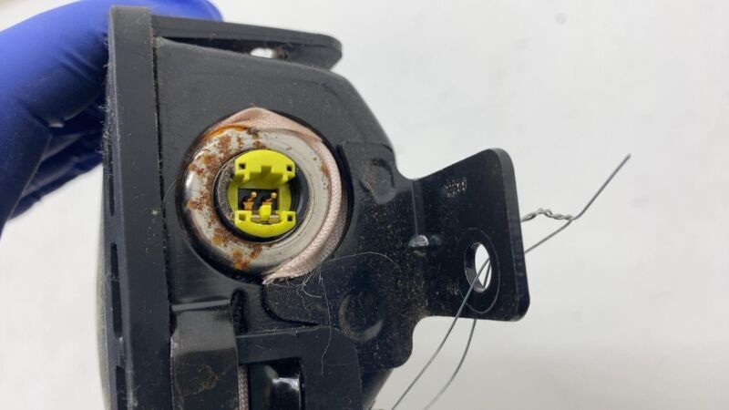 100525900E 2012-2015 Tesla Model S MS Front Driver Side Knee Safety Airbag Module Left Assy