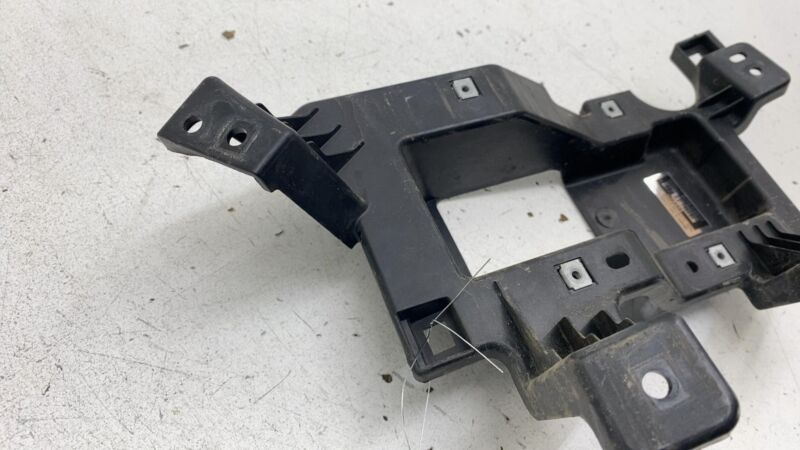 68445693AA 2021-2023 Chrysler Pacifica Front Side Foglamp Fog Light Bracket Left 68445693AA