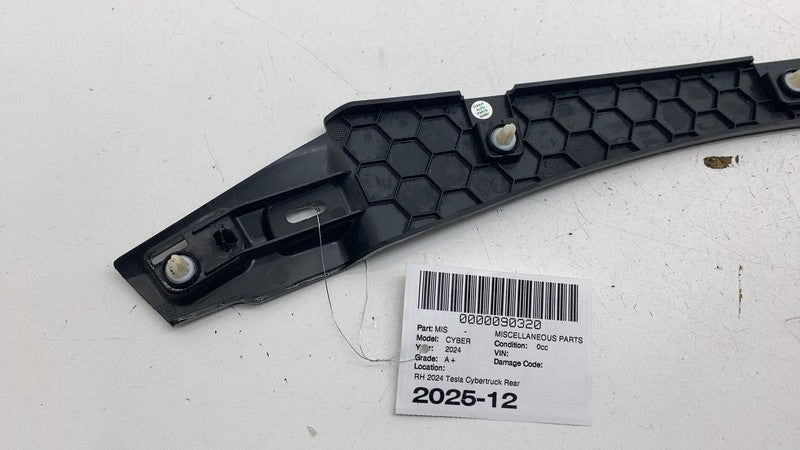 ⭕ 2024 Cybertruck Rear Baffle Closeout Sail Panel Molding Right RH 184