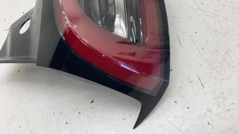 ⭕ 17-22 Model 3 Rear Left Outer Exterior Taillight Tail Lamp 3-Pin 107