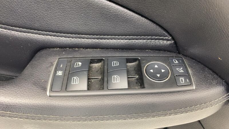 2016-2019 Mercedes-Benz GLE350 Front Driver Side Door Panel Trim Cover Left LH