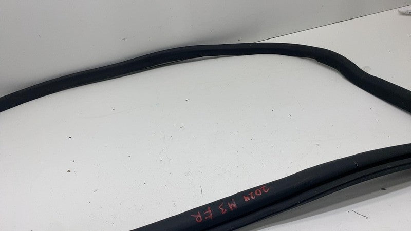 191098400E ⭕ 24-25 Model 3 Front Right Primary Body Weatherstrip Rubber Seal 1910984-00-E