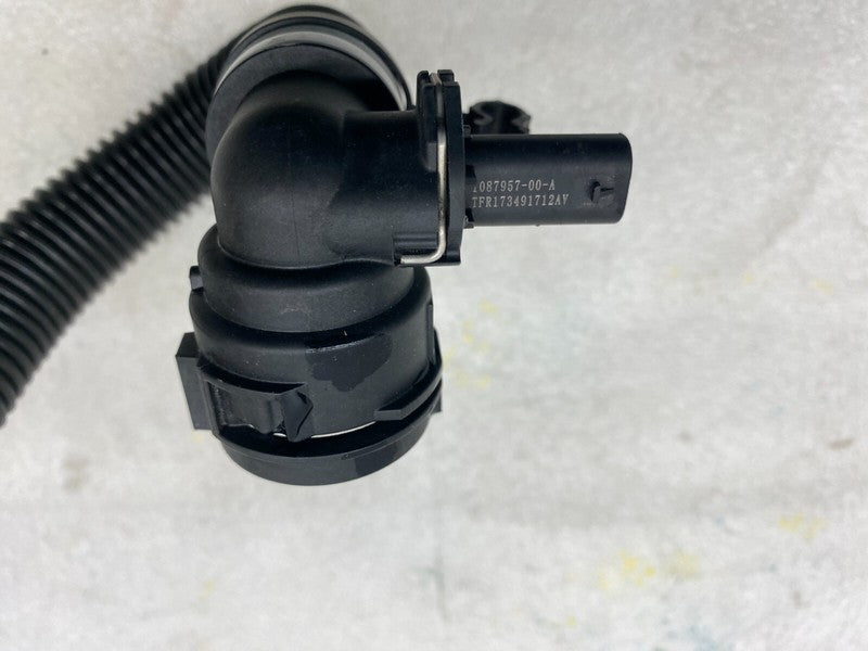 1077579 00 F ⭕ 17-22 Model 3 Front Motor Coolant Chiller to BATT Hose w/ Sensor 1077579-00-F