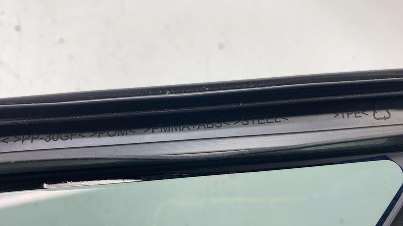 PT00009493 G 2022-2024 Rivian R1T R1S Passenger Side Door Corner Window Glass Right Assembly