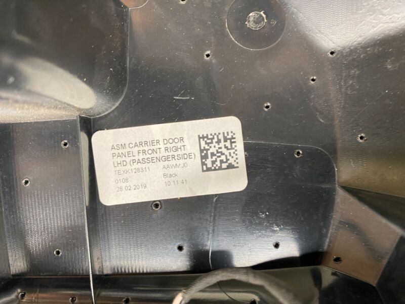 1053086-00-F ⭕ 16-20 Tesla Model X Front Passenger Side Door Panel Trim Card Right Assembly