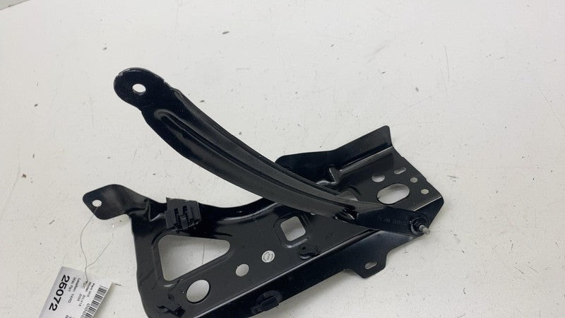 844070033 ⭕ 2025 Chevrolet Silverado 1500 Front Left Wheel Housing Bracket OEM 844070033