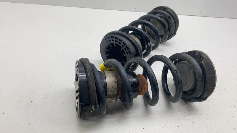 68231026AA ⭕2017-2025 Chrysler Pacifica Rear Left & Right Suspension Coil Spring 68231026AA