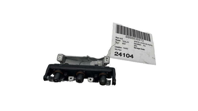 ⭕ 2020-2023 Tesla Model Y Front Windshield Triple Camera & Bracket 151