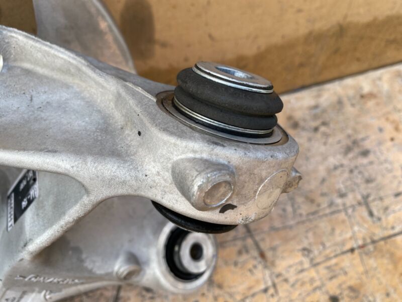 1044416 00 F 17-23 Model 3 Rear Right Side Spindle Knuckle w/ Shield & Wheel Hub 1044416-00-F