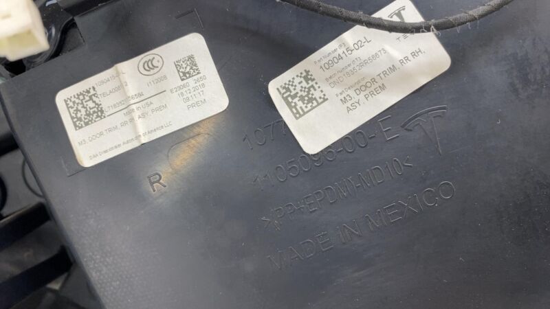 1105096-00-E ⭕ 2017-2020 Model 3 Rear Passenger Side Door Panel Trim Cover Right 1090415-02-L