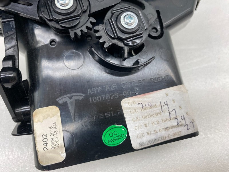 1007825 00 C ⭕ 2012-2020 Model S Right Center Dash Air Vent Grillle Trim Molding 1007825-00-C