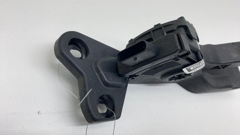 A2923000000 2012-2019 Mercedes-Benz GLE350 Front Driver Gas Throttle Pedal Accelerator OEM