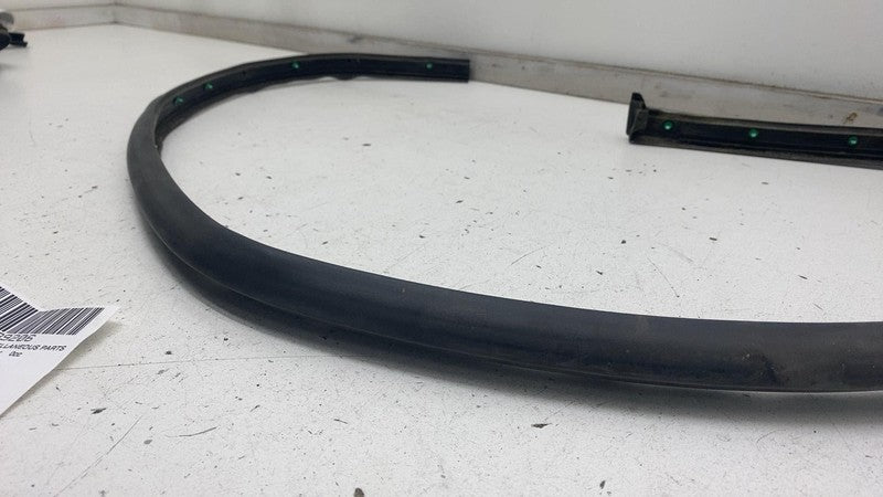 ⭕ 19-23 Audi e-Tron Driver Side Skirt Rocker Molding Rubber Seal Left 