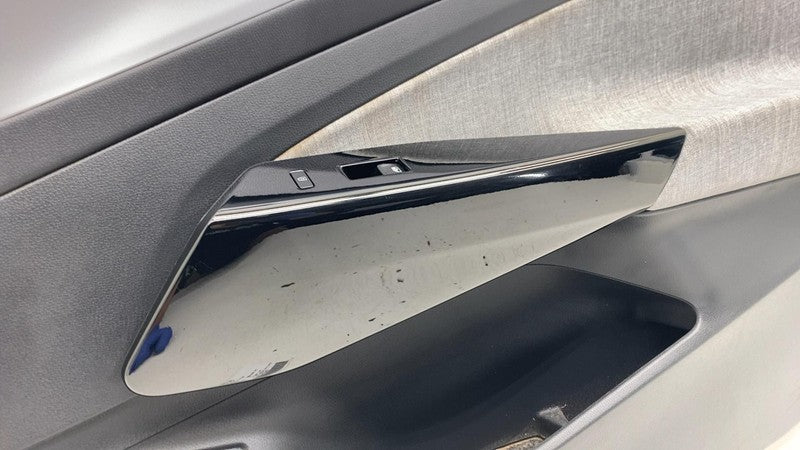 Front Door Trim Panel VOLKSWAGEN ID4 Right 25