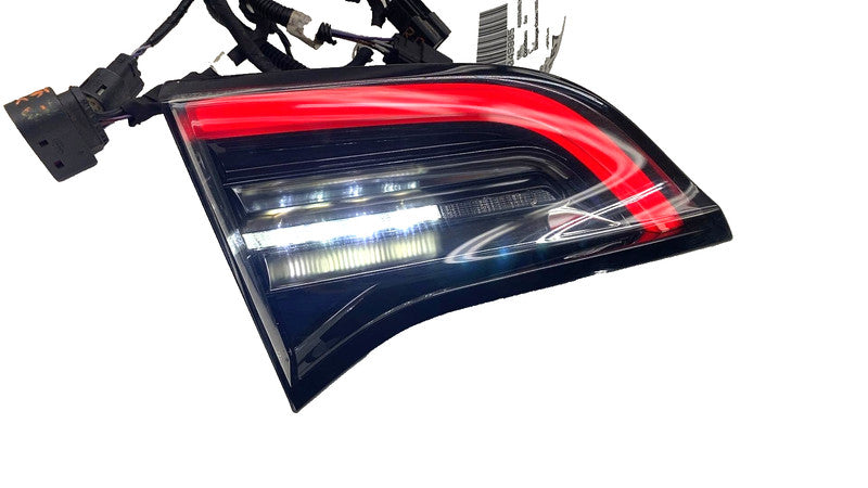 ⭕ 2017-2023 Model 3 Rear Left Inner Taillight LED Tail Lamp 3-Pin 1077